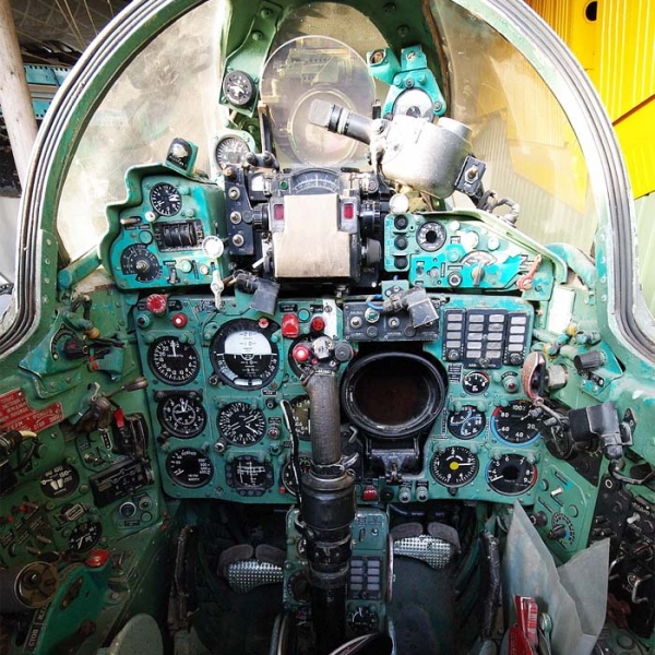 6.Кабина пилота МиГ-21М