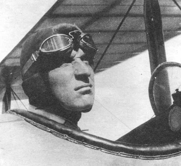 6.Летчик-испытатель Ю.И.Пионтковский в кабине АИР-1. Май 1927 г.