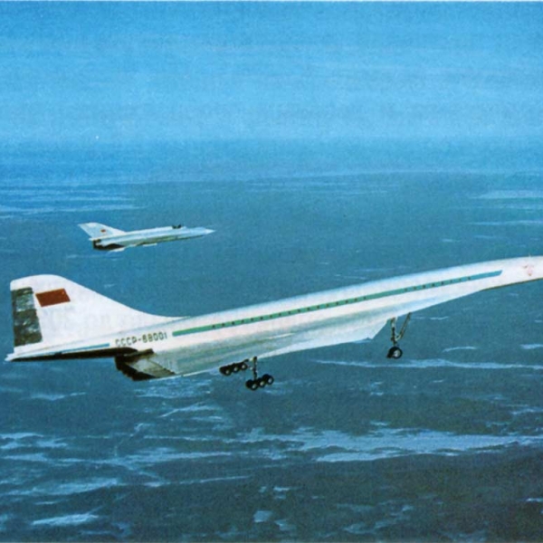6.Ту-144 в сопровождении МиГ-21И.