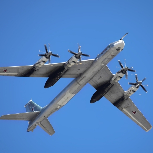 7.Ту-95МС в полете. 2