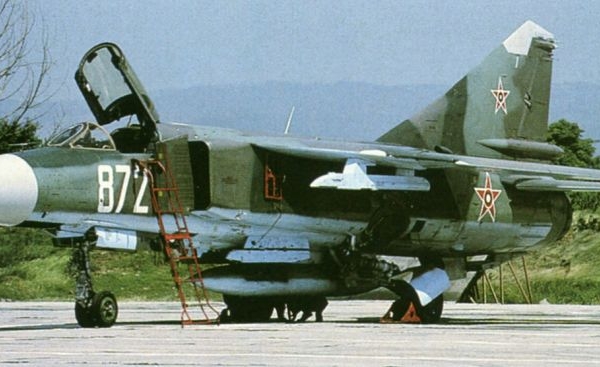 7а.МиГ-23МЛ ВВС Болгарии на стоянке. 2