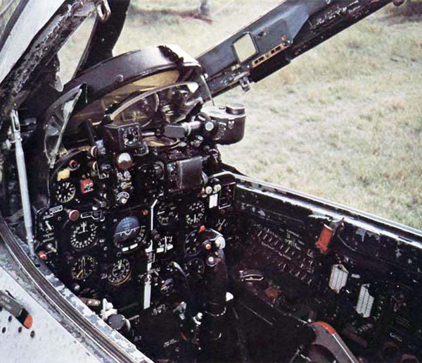 8.Приборная панель пилота МиГ-21Ф