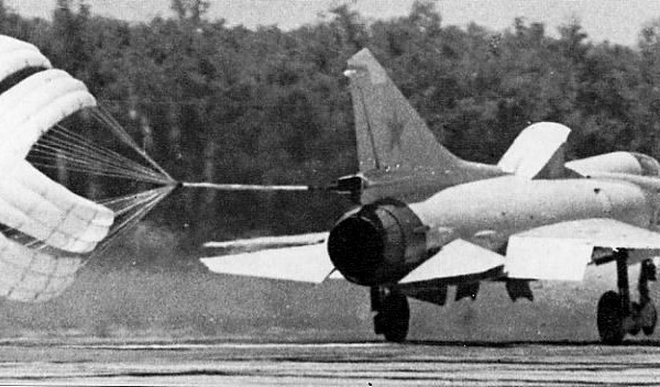9.МиГ-23ПД после посадки.