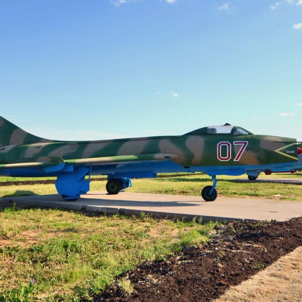 Су-7БКЛ на стоянке авиамузея в Кубинке.