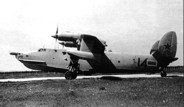 1.Бе-14 во время испытаний.