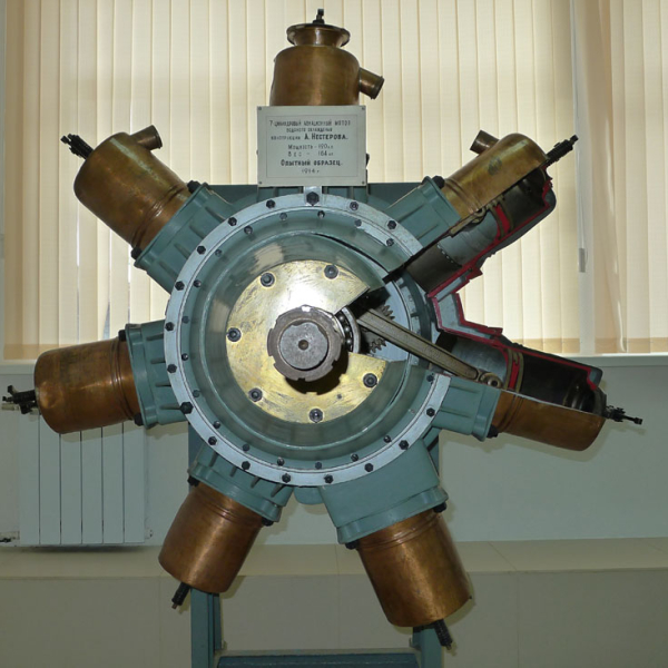 1.Двигатель А.В.Нестерова в музее ВВС Монино.