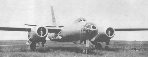 1.Ил-28Т на полевом аэродроме.