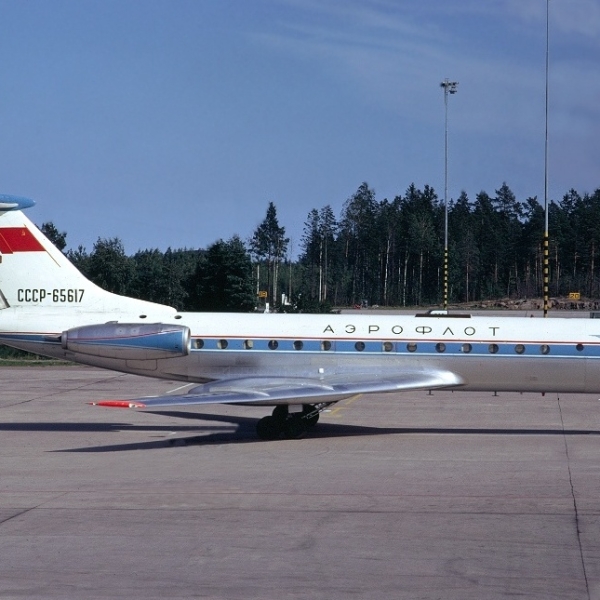 1.Пассажирский самолет Ту-134.