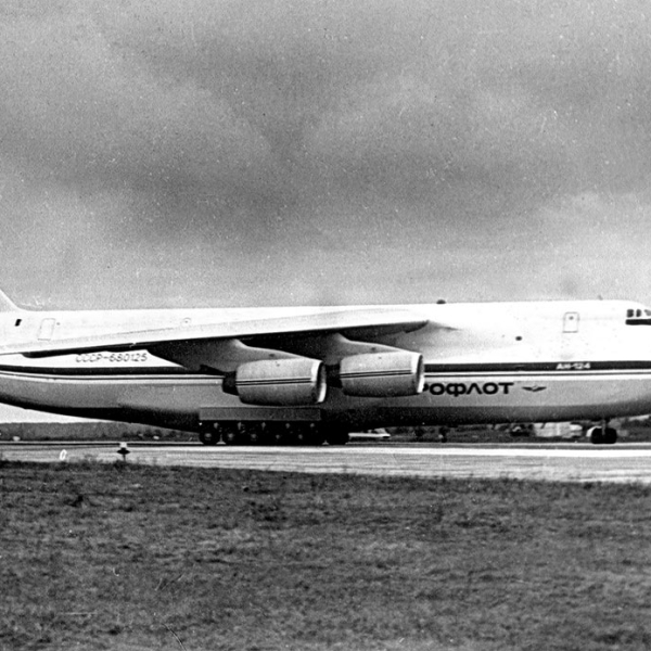 1.Первый прототип Ан-124 борт № 01-01.