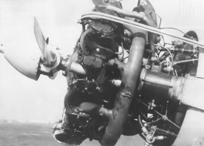 1.Раскапотированный двигатель М-62 на л.бомб. Су-2.