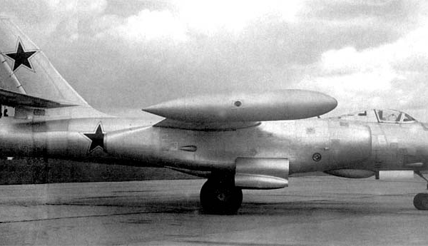 1.Самолёт-разведчик Ил-28Р.