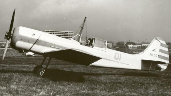 1.Спортивный самолёт Як-50.