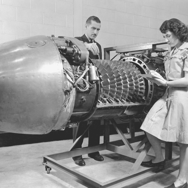 1.Трофейный двигатель Jumo 004 на изучении в Aircraft Engine Research Laboratory, США, 1946 год.