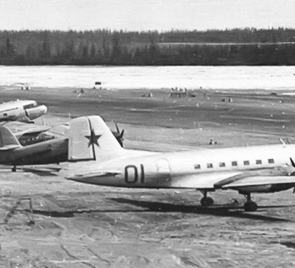 10.Ил-14 на стоянке рядом с Ан-2 и Ли-2.