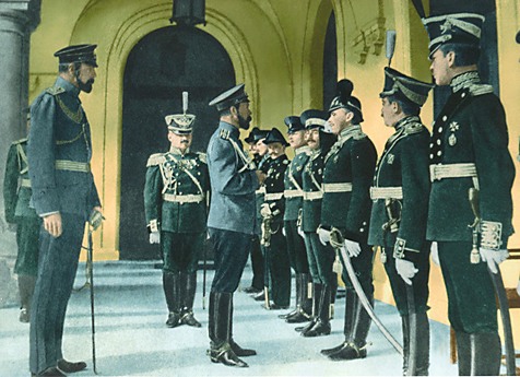 12-1.Император Николай II с офицерами 1-го выпуска СОША. Левадия 26 окт. 1911 г.