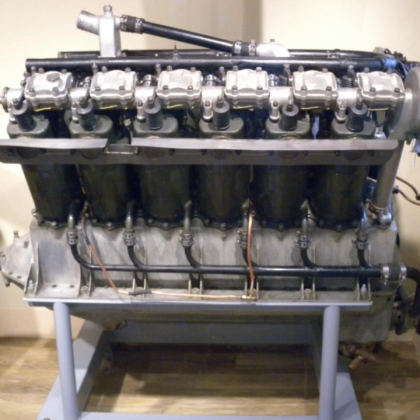 1а.Двигатель Liberty 12 Model A в экспозиции музея.
