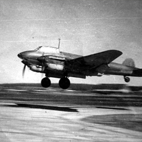 1а.Пе-2Р 47-го разведывательного полка взлетает с фронтового аэродрома