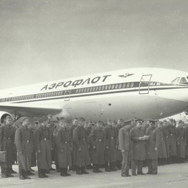 1е.Призывники 1982 г. у Ил-86.