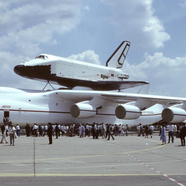 2.Ан-225 и космический корабль Буран.