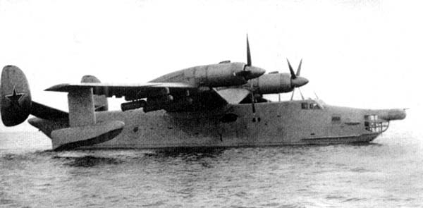 2.Бе-14 во время испытаний на воде.