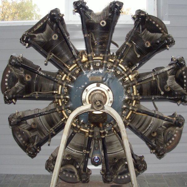 2.Двигатель М-25 в экспозиции музея