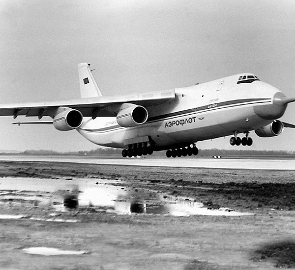 2.Первый полет опытного Ан-124 борт № 01-01. Киев, 24 декабря 1982 года.