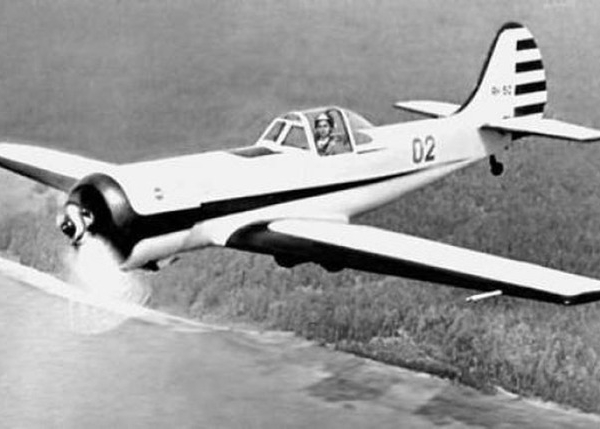 2.Пилотажный спортивный самолёт Як-50.