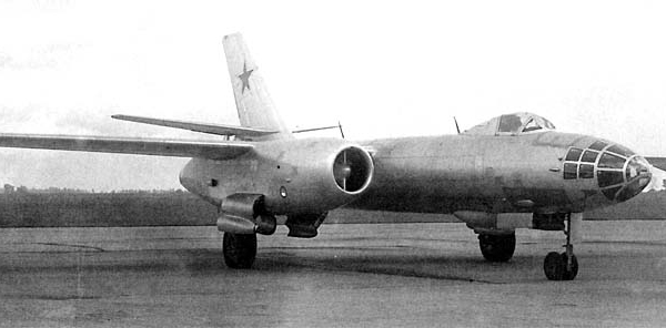 2.Самолёт-разведчик Ил-28Р.