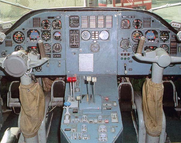 23.Кабина пилотов Бе-32.