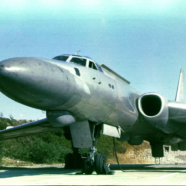 2а.Ту-16РМ-1 на стоянке.