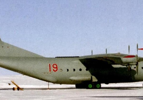 3.Ан-12ПП ВВС СССР на стоянке.