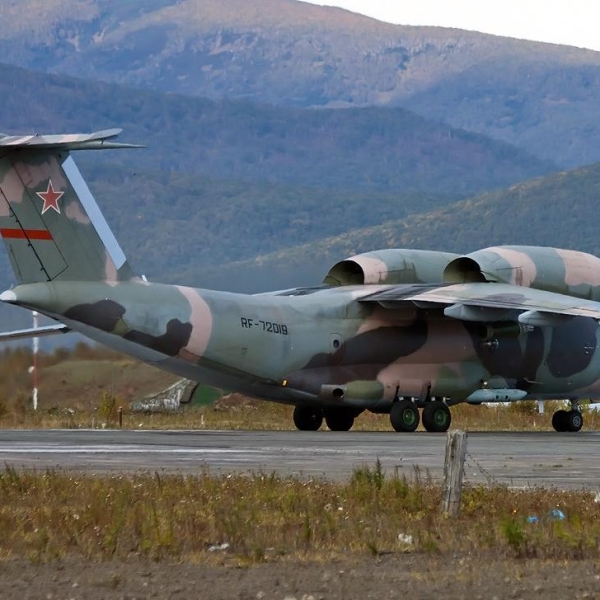 3.Ан-72П на рулежке. Аэродром Елизово, Камчатка.