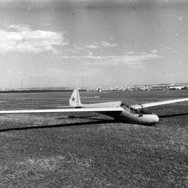 3.БК-6 на лётном поле.