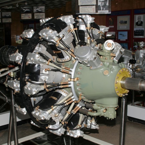 3.Двигатель М-88 в экспозиции музея.