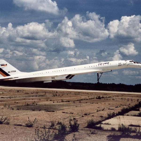 3.Ту-144ЛЛ на взлете.