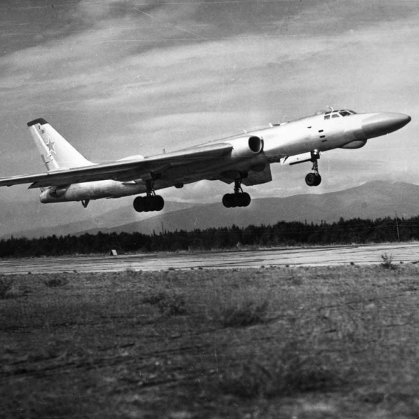 3.Ту-16РМ на взлете. 3