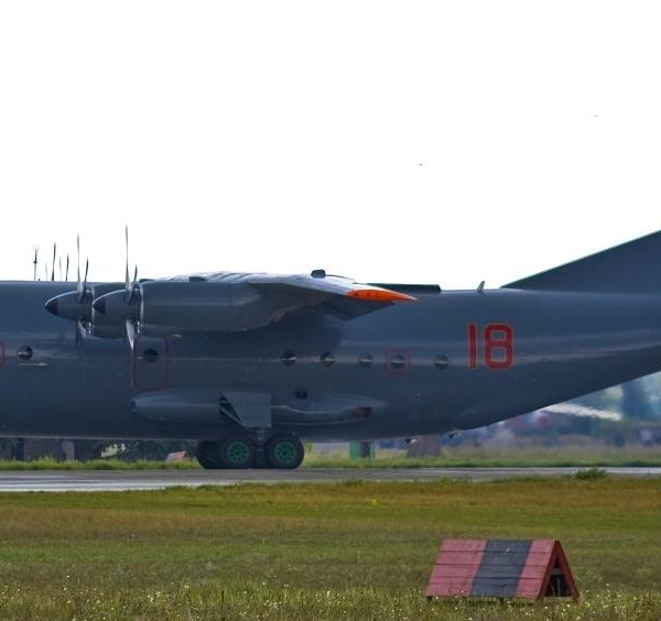 3б.Ан-12ПП ВВС Казахстана на рулежке.