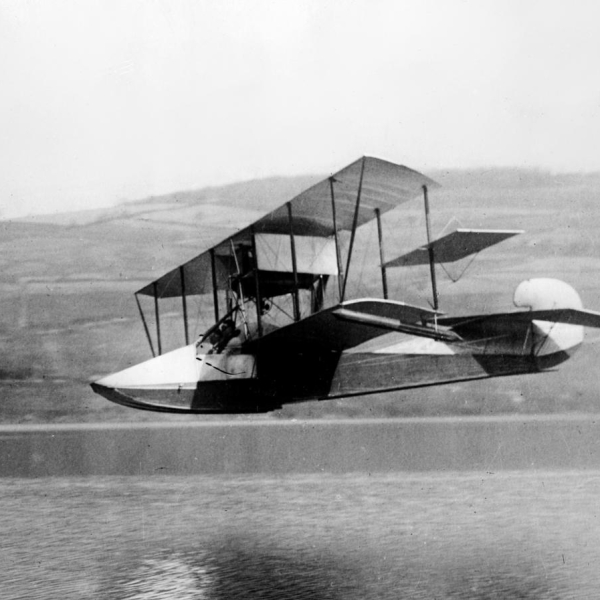 4.Curtiss Model F в полете.