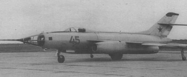 4.Опытный самолет Як-27Р во время специальных испытаний фотооборудования, 1958 г.