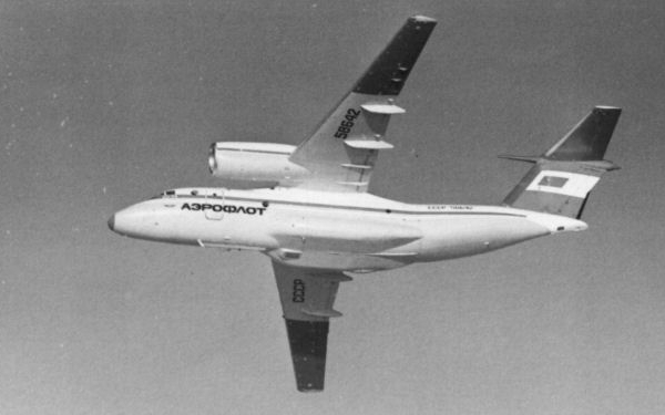 4.Первый предсерийный Ан-74 в полете. 2
