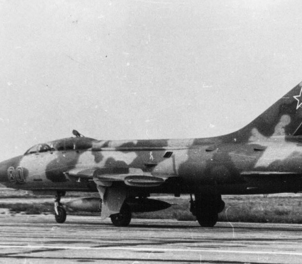 4.Су-7У в камуфляжной окраске.