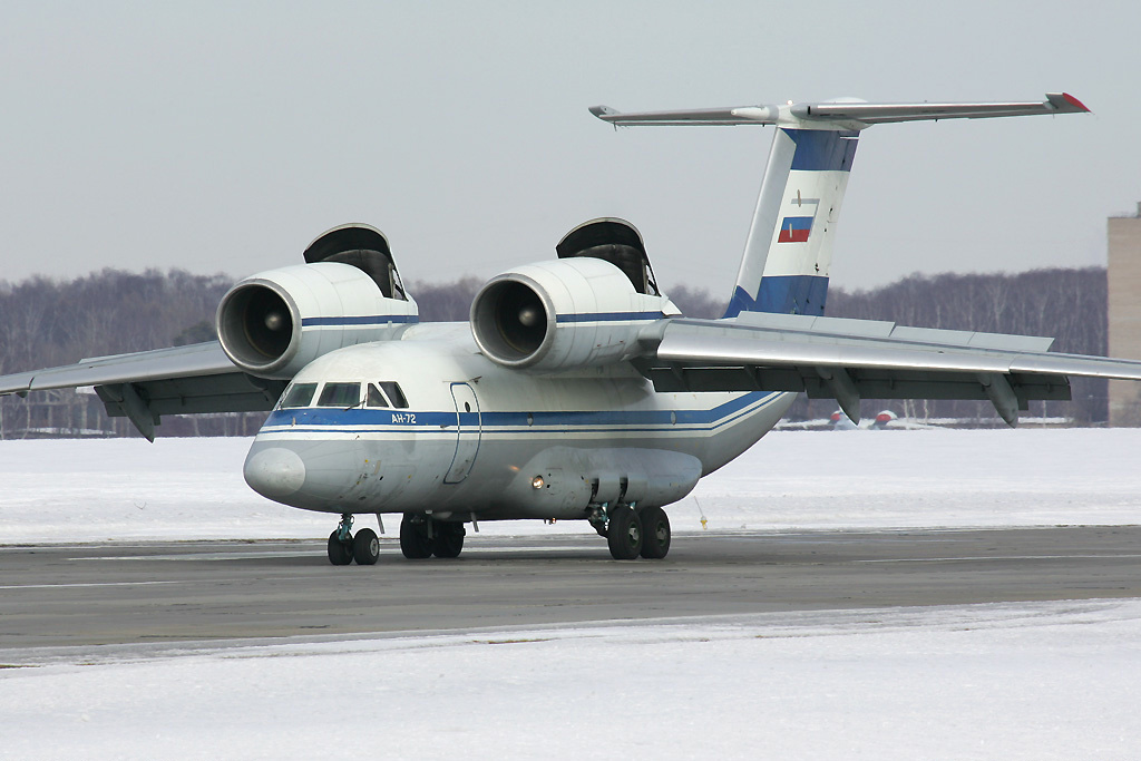 Многоцелевой транспортный самолет Ан-72. 