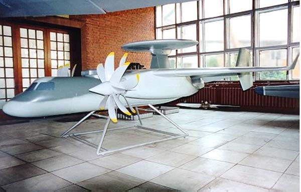 5.Большая аэродинамическая модель Як-44Э.