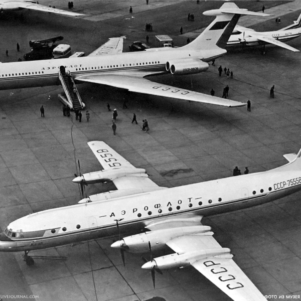 5.Ил-18 и Ил-62 на стоянках. 1966 г.