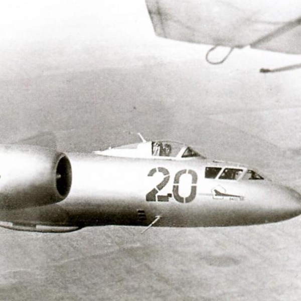 5.Ил-28У в полете.