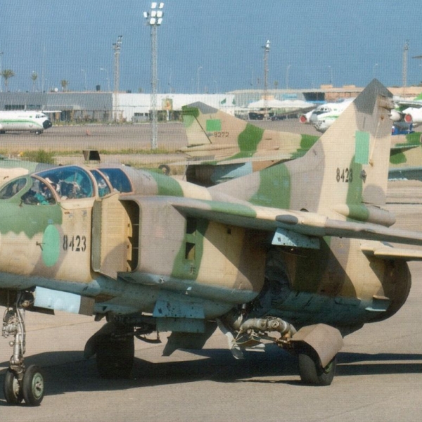 5.МиГ-23УБ ВВС Ливии на рулежке.