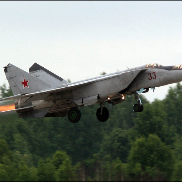 5.МиГ-25РУ на взлете.