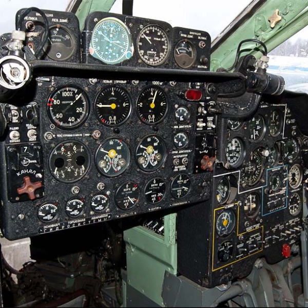 5.Приборная панель кабины Ту-124Ш.