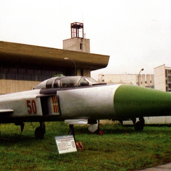 5б.Су-15УМ, летом 1993 года демонстрировался на Ходынском поле в Москве.