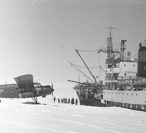 6.Ан-2 в Антарктиде.
